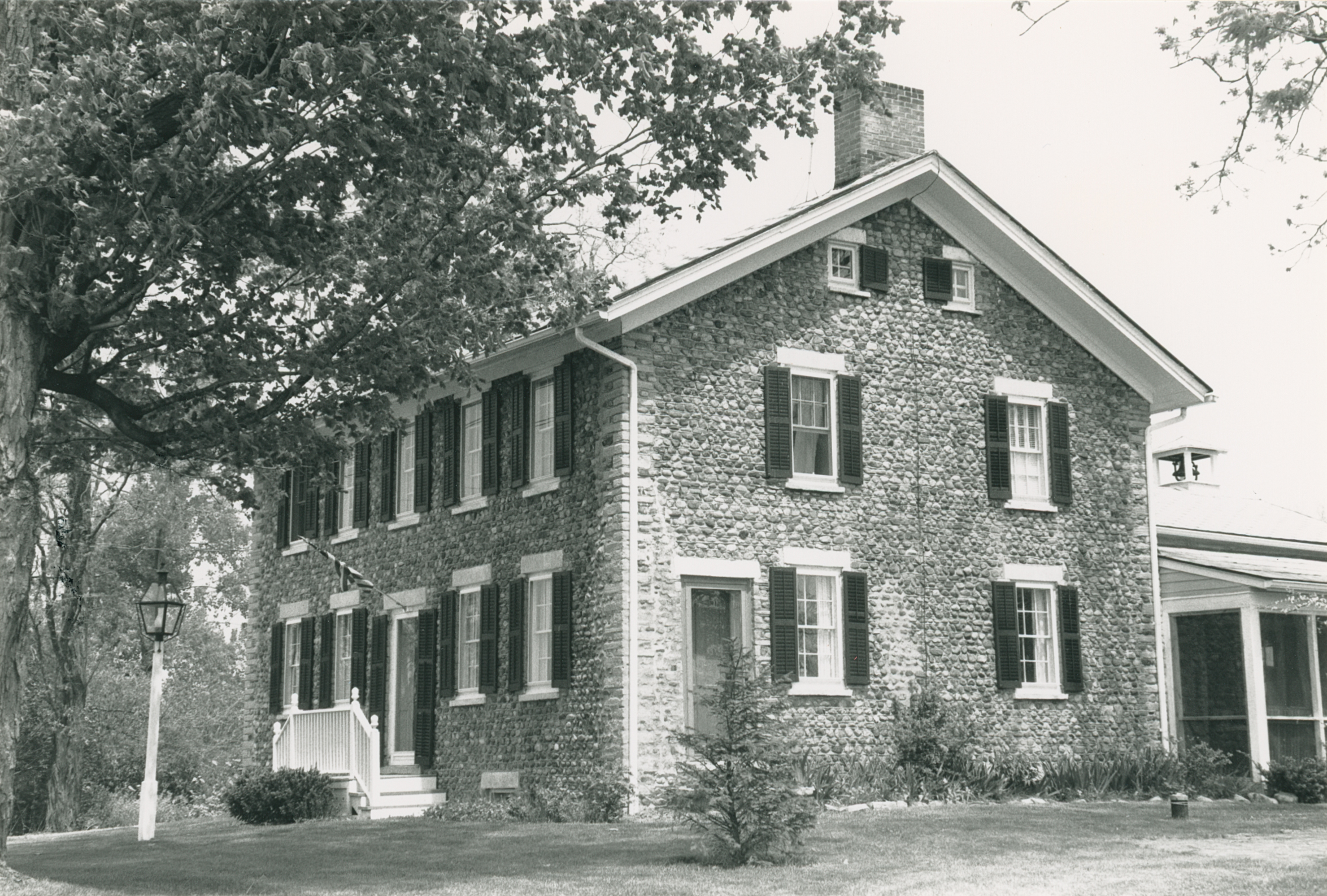 Men-9 933 Mile Square Rd 1